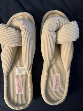Easy Spirit Cream Ribbed Knot Slide
